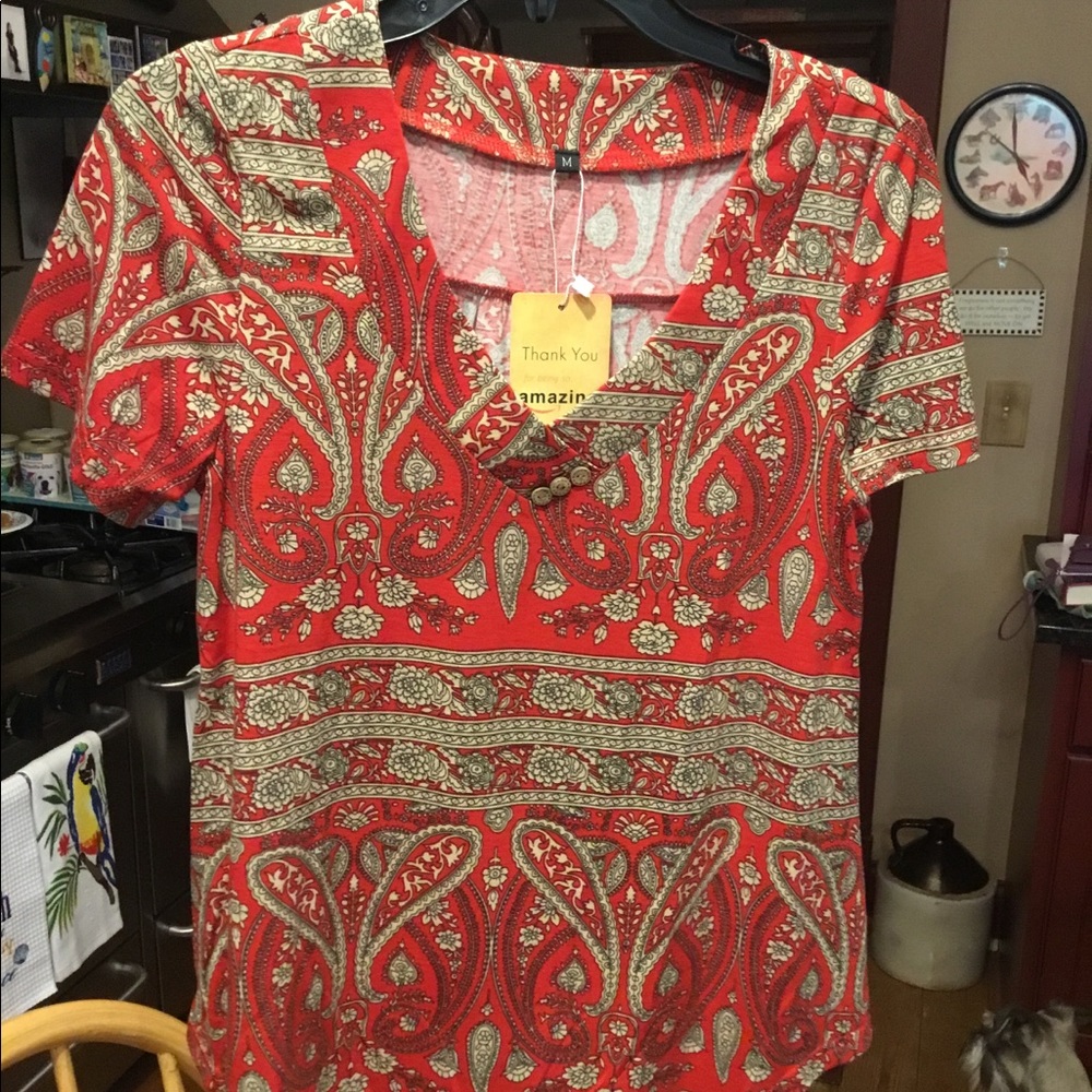 Women’s short sleeve Red and Tan top/tunic.